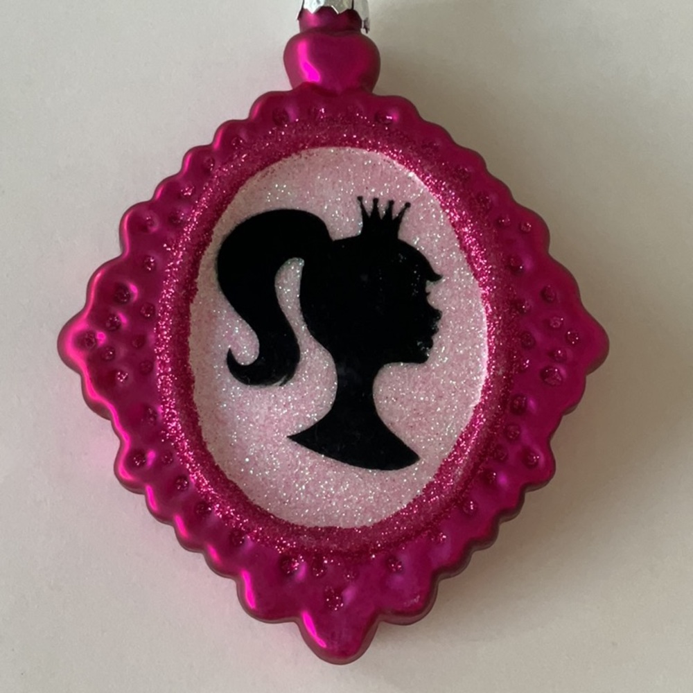 Barbie Christmas tree glass decoration, perfect condition sparkly,velvet profile - Picture 2 of 4